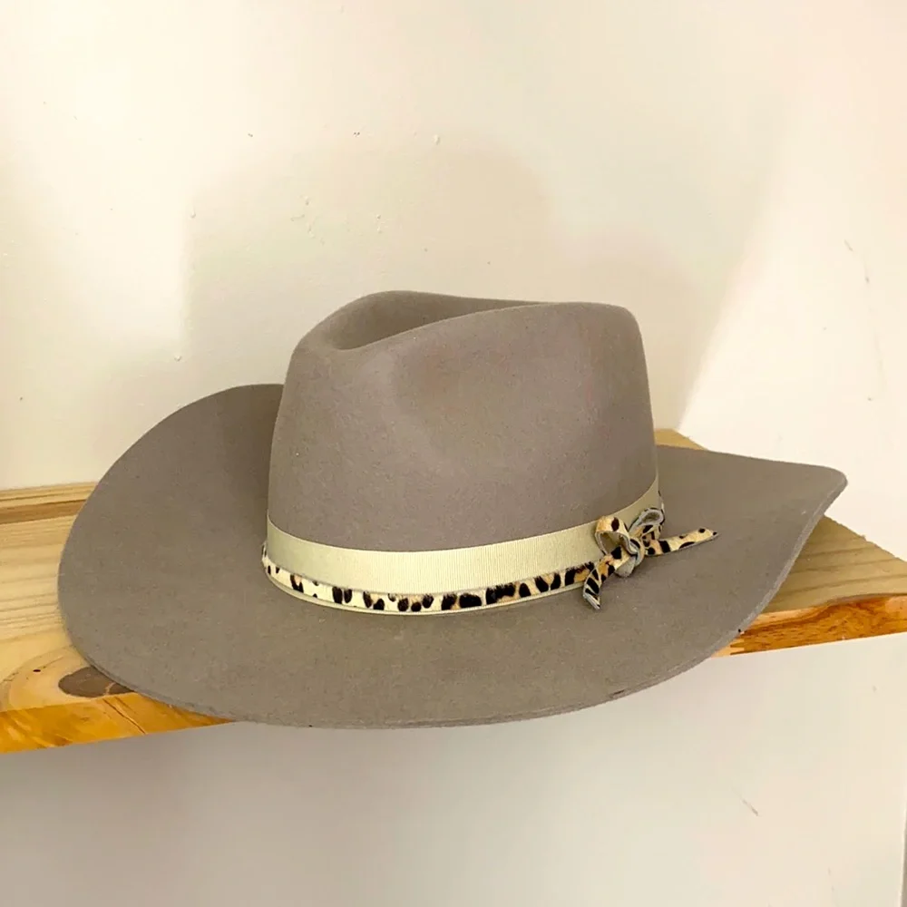 . WYETH New rare wool tan gray hat with leather calf hair cheetah bow! - Picture 1 of 5